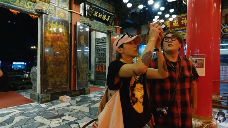 李洪基现身高雄三凤宫!超虔诚拿6炷香拜拜 许愿FTISLAND能长久做音乐-TEST电影test电影测试网站