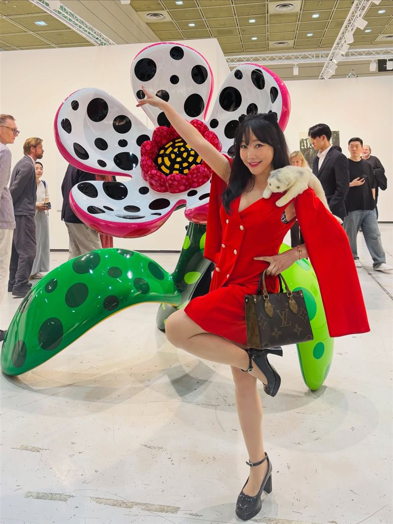 Nancy Lang喊冤辩称仅喝了几杯香槟。（图／翻摄自IG @nancylang_art）